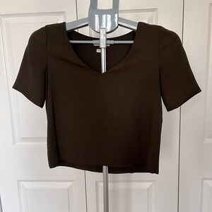 Babaton Short Sleeve V-Neck Crop Top in olive green